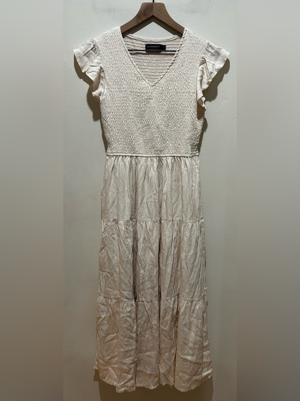 Merokeety V-Neck Short Flutter Sleeve Smocked Bodice Cream Midi Dress Size Small